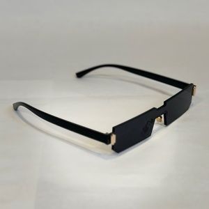 Black rectangle shaped sunglasses